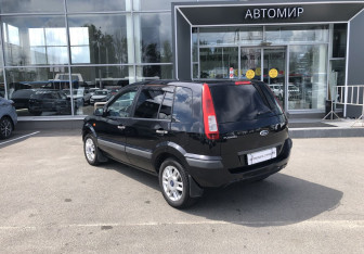 Подержанный автомобиль Ford Fusion 2007 года (5 фото)