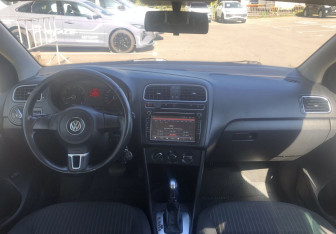 Подержанный автомобиль Volkswagen Polo Sedan 2012 года (11 фото)