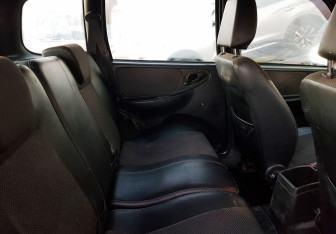 Подержанный автомобиль Chevrolet Niva 2015 года (10 фото)