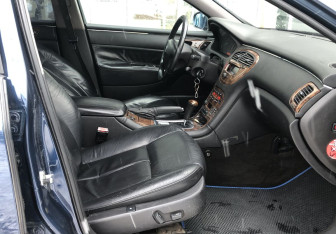 Подержанный автомобиль Peugeot 607 2001 года (9 фото)