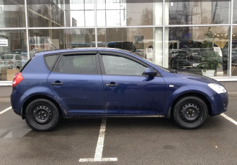 Подержанный автомобиль Kia Ceed Hatchback 2007 года (4 фото)