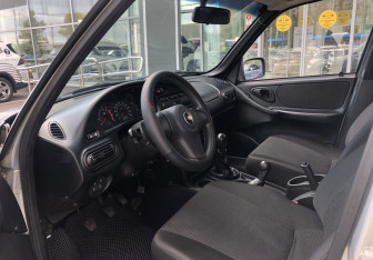 Подержанный автомобиль Chevrolet Niva 2013 года (9 фото)