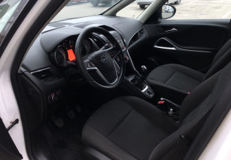 Подержанный автомобиль Opel Zafira Compactvan 2015 года (9 фото)