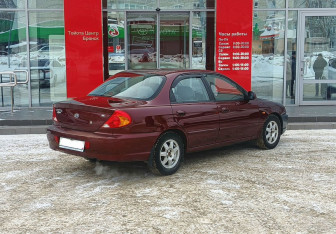 Подержанный автомобиль Kia Spectra Sedan 2008 года (5 фото)