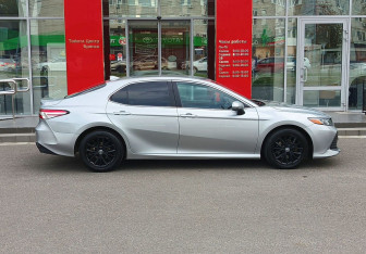 Подержанный автомобиль Toyota Camry Sedan 2020 года (4 фото)