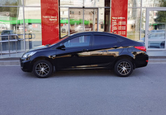 Подержанный автомобиль Hyundai Solaris Sedan 2013 года (8 фото)