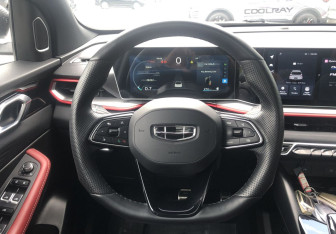 Подержанный автомобиль Geely Coolray 2023 года (12 фото)