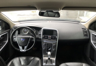 Подержанный автомобиль Volvo XC60 2012 года (11 фото)