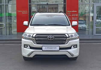 Подержанный автомобиль Toyota Land Cruiser Suv 2016 года (2 фото)