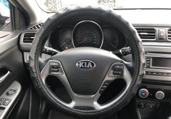 Подержанный автомобиль Kia Rio Sedan 2015 года (12 фото)
