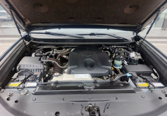 Подержанный автомобиль Toyota Land Cruiser Prado 2019 года (11 фото)
