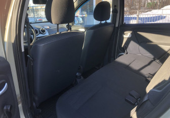 Подержанный автомобиль Renault Sandero 2011 года (11 фото)