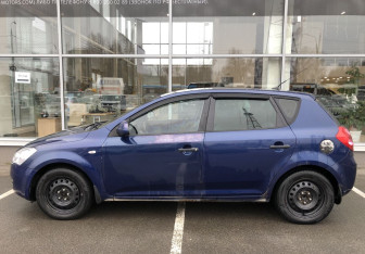 Подержанный автомобиль Kia Ceed Hatchback 2007 года (8 фото)