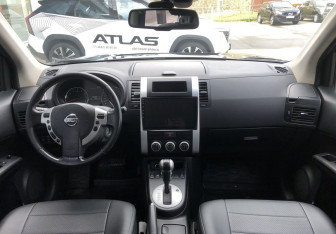 Подержанный автомобиль Nissan X-Trail 2013 года (10 фото)