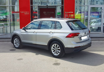 Подержанный автомобиль Volkswagen Tiguan 2021 года (7 фото)