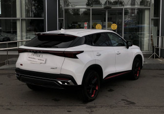 Подержанный автомобиль Omoda C5 2022 года (5 фото)