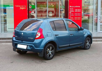 Подержанный автомобиль Renault Sandero 2012 года (5 фото)