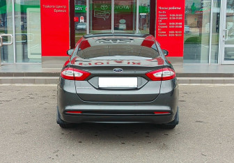 Подержанный автомобиль Ford Mondeo Sedan 2015 года (6 фото)