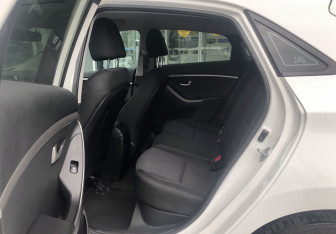 Подержанный автомобиль Hyundai i30 Hatchback 2015 года (11 фото)