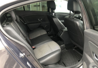 Подержанный автомобиль Renault Fluence 2012 года (11 фото)