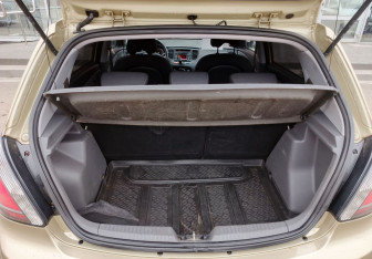 Подержанный автомобиль Kia Rio Hatchback 2011 года (12 фото)