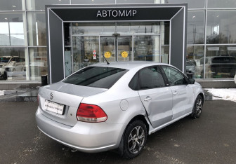 Подержанный автомобиль Volkswagen Polo Sedan 2014 года (5 фото)