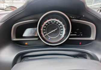 Подержанный автомобиль Mazda 3 Sedan 2013 года (13 фото)