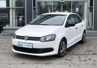 Подержанный автомобиль Volkswagen Polo Sedan 2012 года (1 фото)
