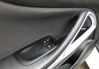 Подержанный автомобиль Opel Zafira Compactvan 2015 года (14 фото)