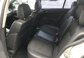 Подержанный автомобиль Opel Astra Hatchback 2005 года (11 фото)