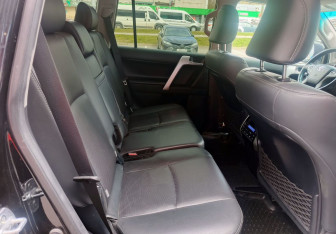 Подержанный автомобиль Toyota Land Cruiser Prado 2019 года (16 фото)