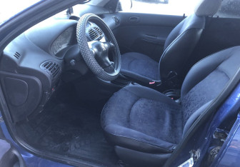 Подержанный автомобиль Peugeot 206 Hatchback 2000 года (9 фото)