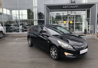 Подержанный автомобиль Hyundai Solaris Hatchback 2015 года (3 фото)