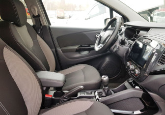 Подержанный автомобиль Renault Kaptur 2021 года (9 фото)