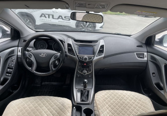 Подержанный автомобиль Hyundai Elantra Sedan 2014 года (10 фото)