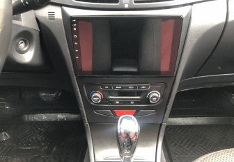 Подержанный автомобиль DongFeng H30 Cross 2015 года (13 фото)