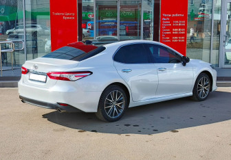 Подержанный автомобиль Toyota Camry Sedan 2022 года (5 фото)