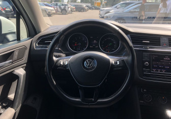 Подержанный автомобиль Volkswagen Tiguan 2019 года (12 фото)