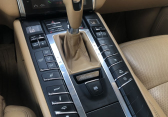 Подержанный автомобиль Porsche Macan 2015 года (17 фото)