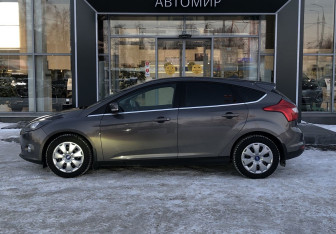 Подержанный автомобиль Ford Focus Hatchback 2014 года (8 фото)