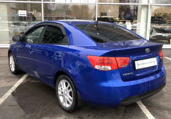 Подержанный автомобиль Kia Cerato Sedan 2010 года (7 фото)