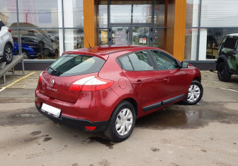 Подержанный автомобиль Renault Megane Hatchback 2014 года (5 фото)