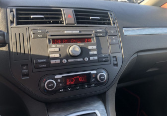 Подержанный автомобиль Ford C-MAX 2007 года (15 фото)