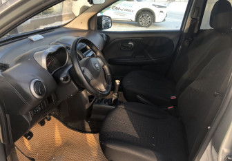 Подержанный автомобиль Nissan Note 2008 года (9 фото)