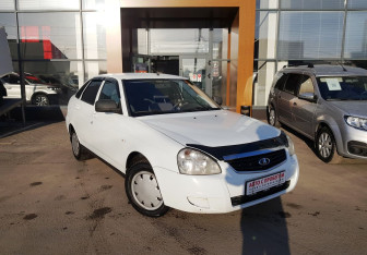 Подержанный автомобиль LADA (ВАЗ) Priora Hatchback 2013 года (3 фото)