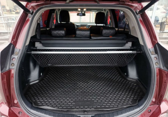 Подержанный автомобиль Toyota RAV4 2017 года (12 фото)