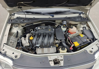 Подержанный автомобиль Renault Logan Sedan 2011 года (11 фото)