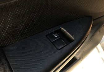 Подержанный автомобиль Nissan Note 2008 года (12 фото)