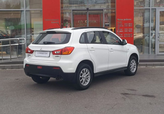 Подержанный автомобиль Mitsubishi ASX 2011 года (5 фото)