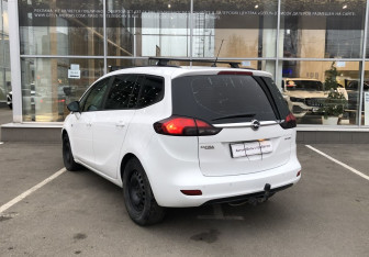 Подержанный автомобиль Opel Zafira Compactvan 2015 года (5 фото)
